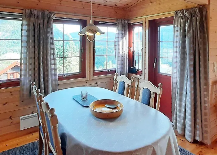 8 Person In Tjorhom-by Traum * Tjorhom